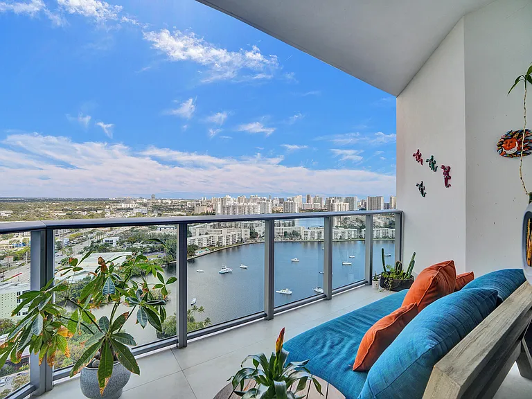 17301 Biscayne Blvd — Photo 63