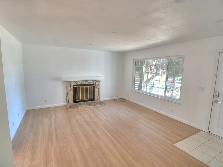 74 Avenida Espana — Photo 4