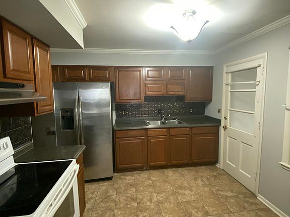 4th image of 388 Hermitage Dr