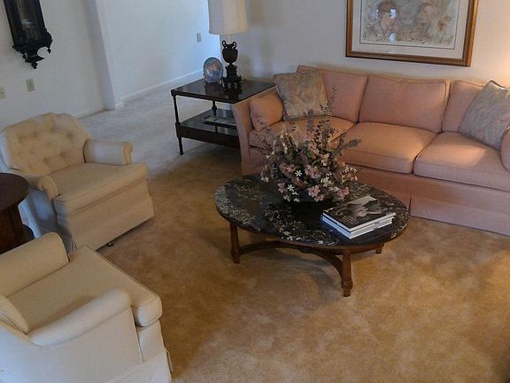 5th image of 990B Buckingham Dr