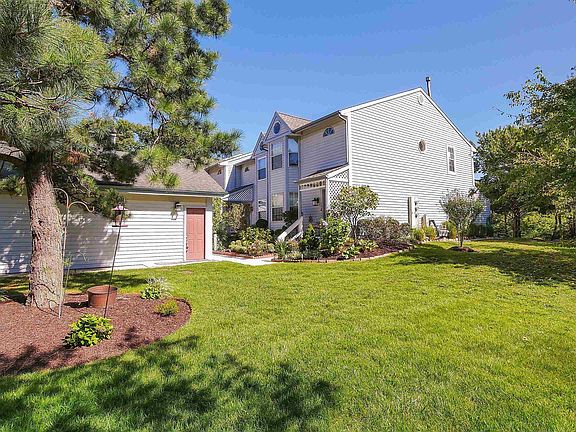 4th image of 729 E Victoria Dr #729