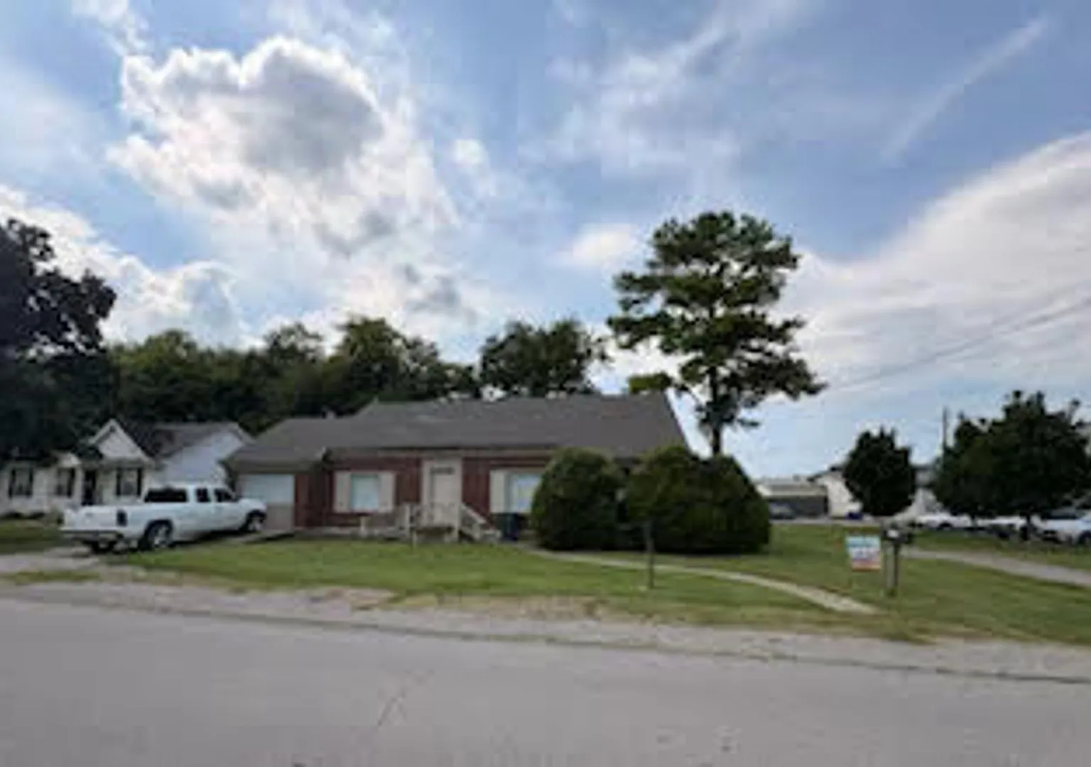 102 Clearview Dr — Photo 2