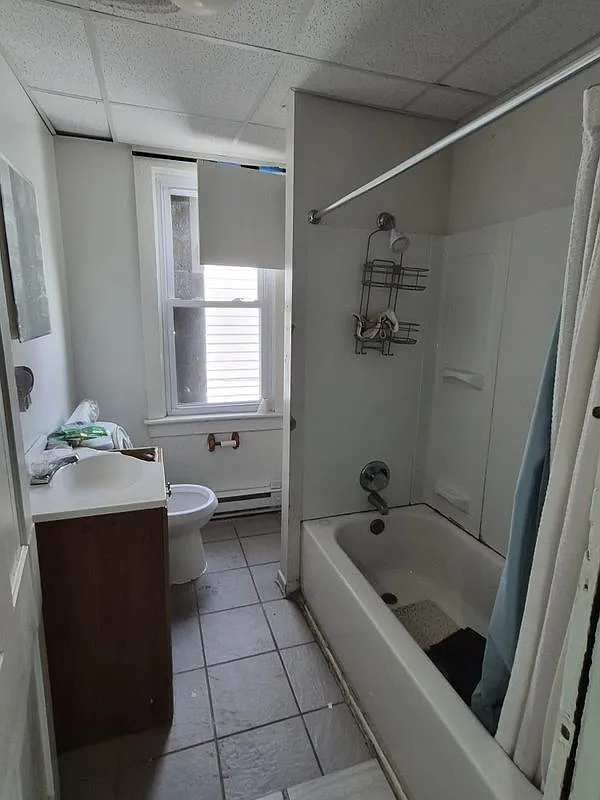 4 bed, 1.0 bath, 1985 sqft, $1,400 — Photo 4