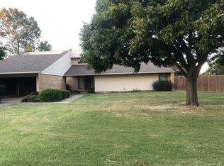 225 SE 28th St, Moore, OK 73160