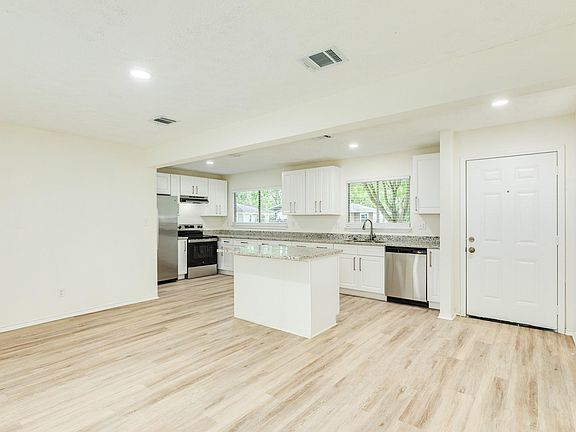 2nd image of 408 Gardenia St