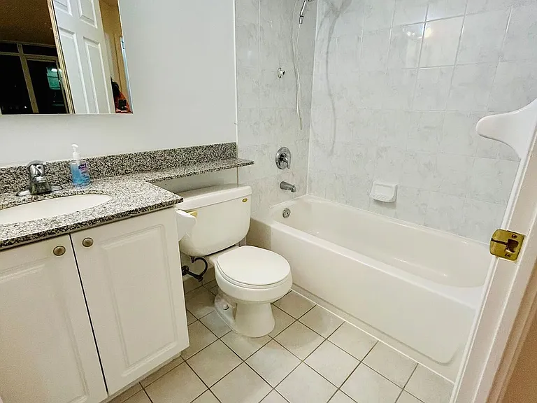 5500 Yonge St #505 — Photo 32