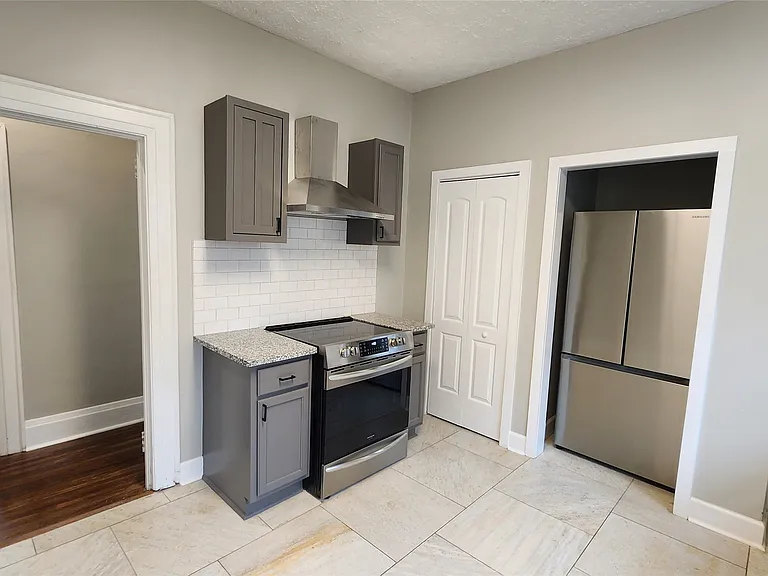 3132 Dupont St — Photo 12