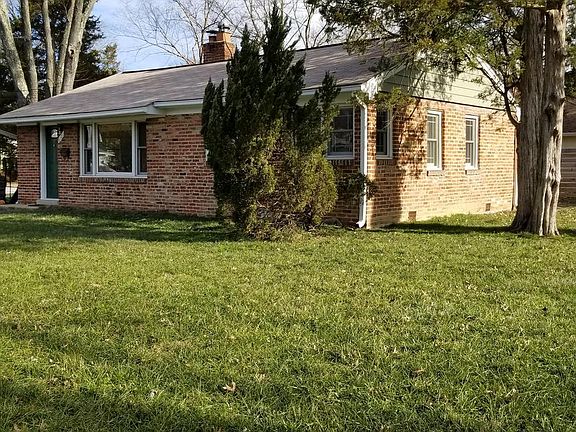 3rd image of 8101 Carlyle Pl