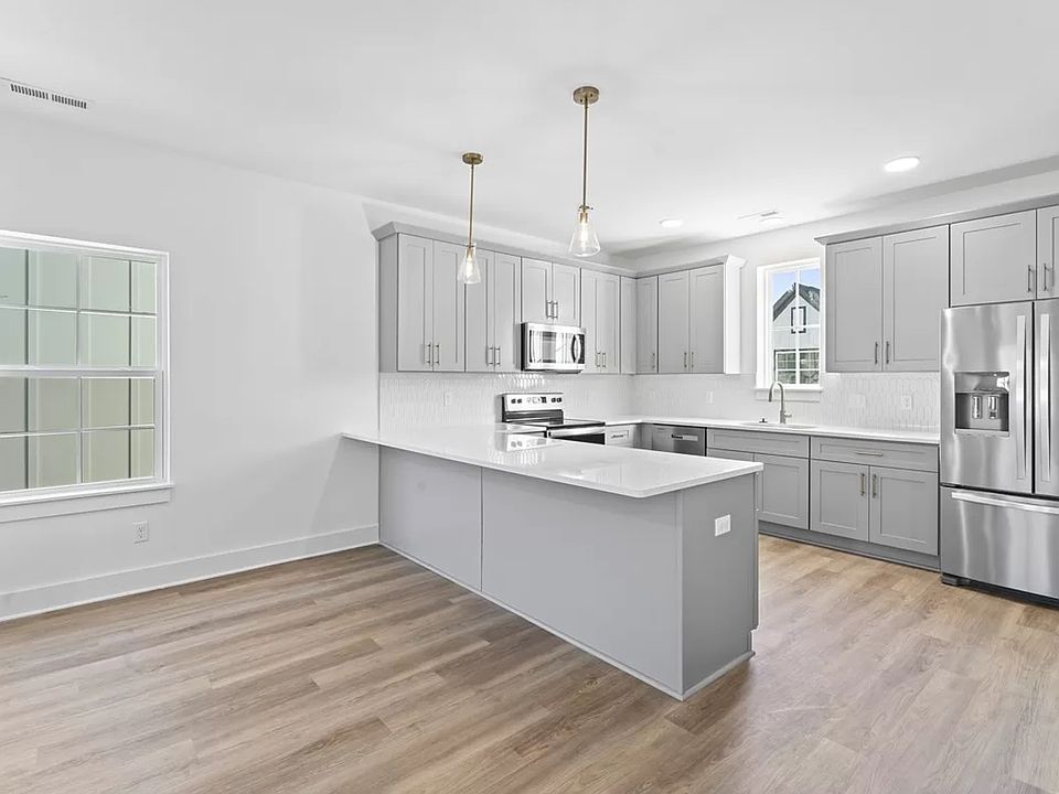 1st image of 700 N Dupont Ave #212B