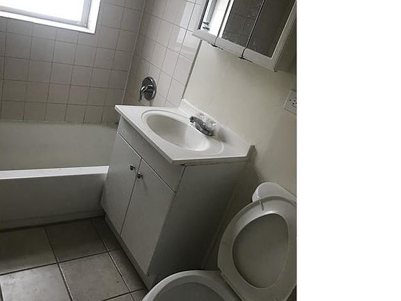 3rd image of 7655 S Hermitage Ave APT 1