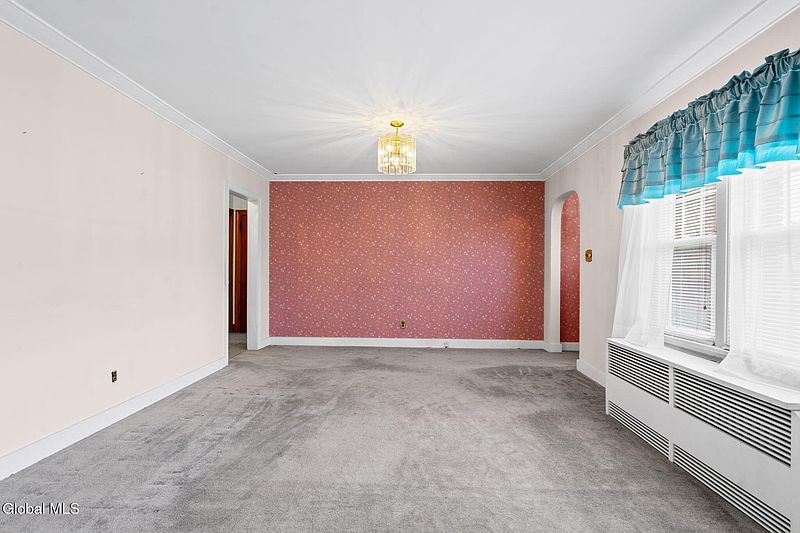 5th image of 905 Vischer Avenue
