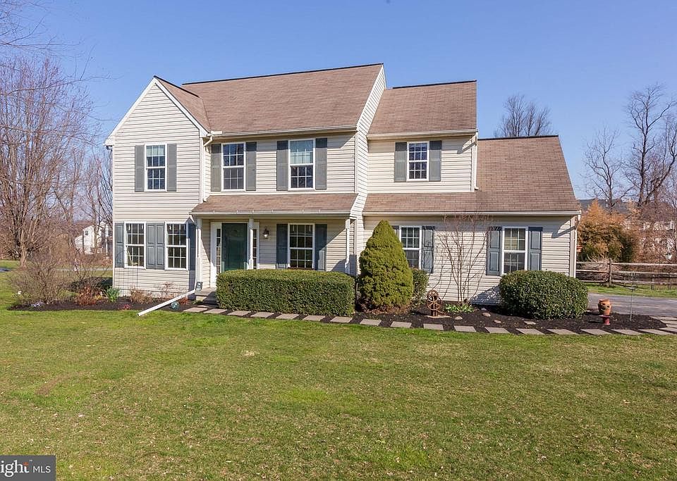 1st image of 348 Aspin Dr
