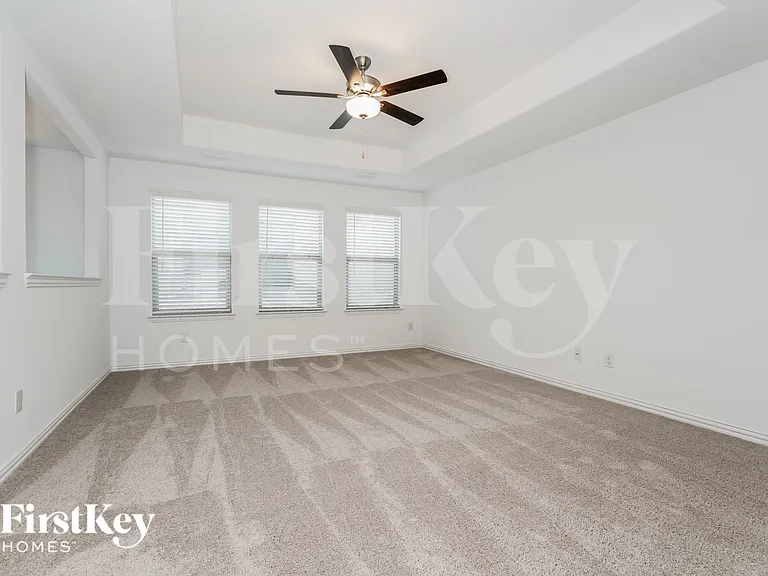 2528 Northcote Dr — Photo 10