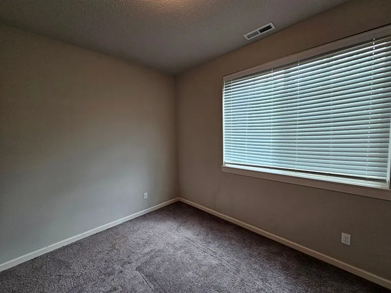 3915 Lindburg Rd SE — Photo 20