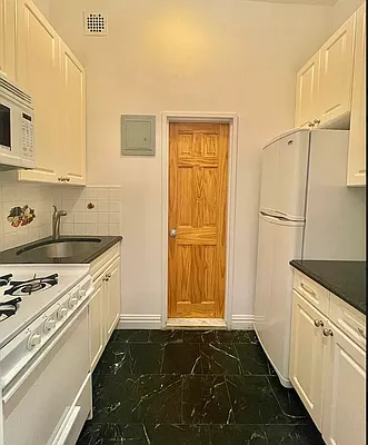 Rented by CitySites Real Estate Group | media 8