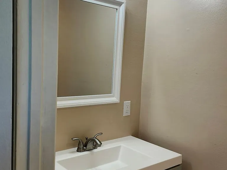 1257 W 4th St — Photo 14