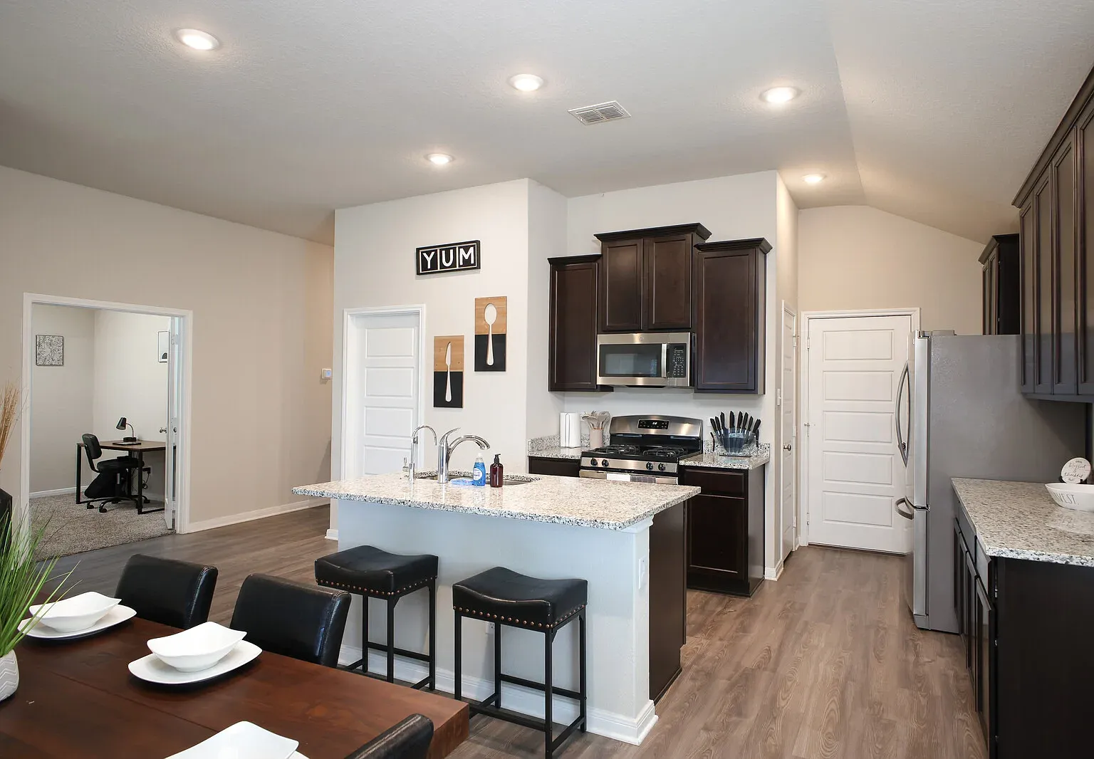 4 bed, $4,750 — Photo 4