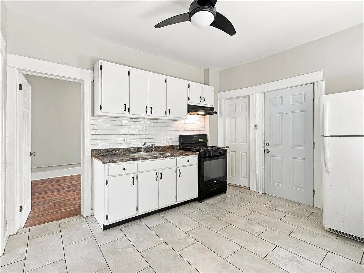 2 bed, 1.0 bath, $1,500 — Photo 1