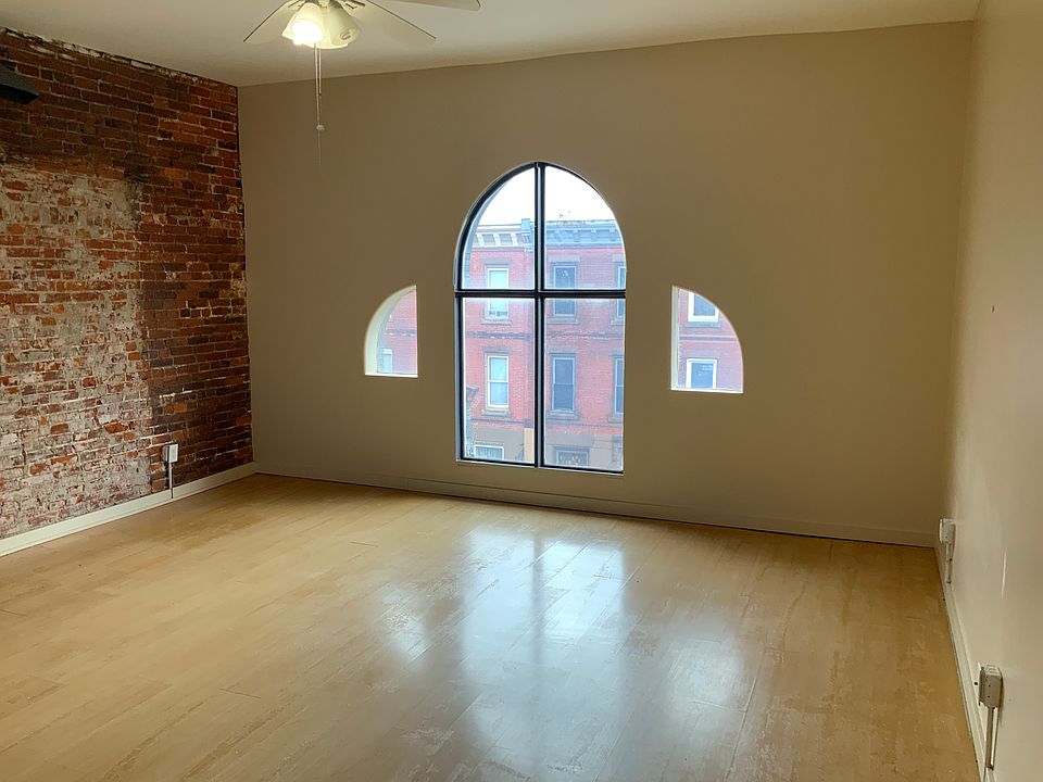 1st image of 1921 W Diamond St #4