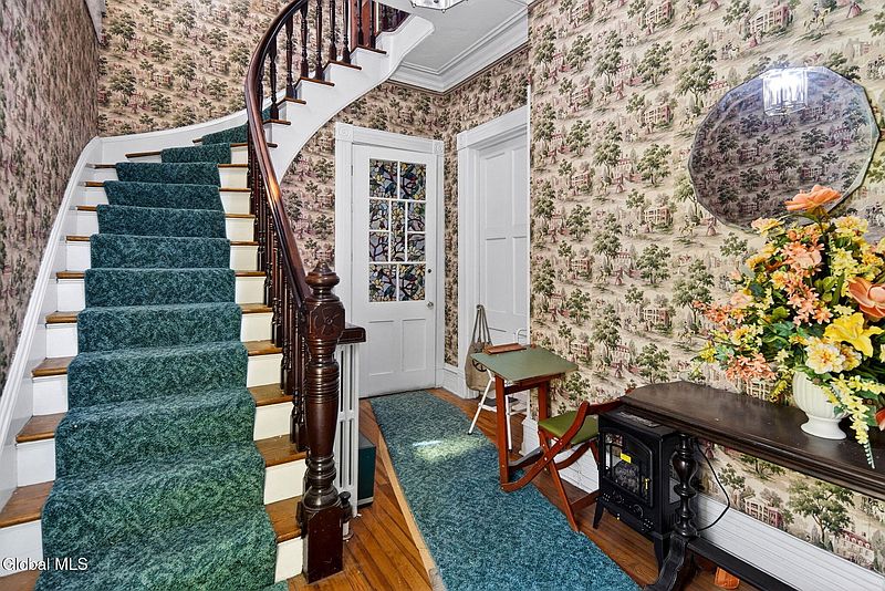 3rd image of 1 Sheldon Avenue