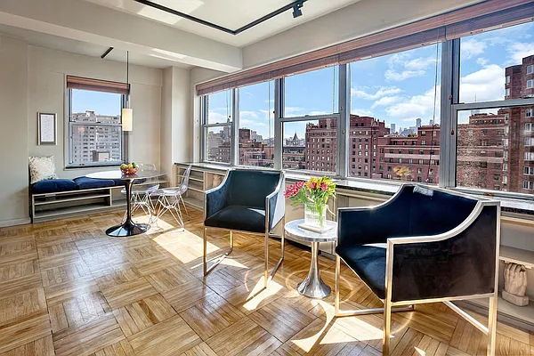 Sold by R New York | media 2