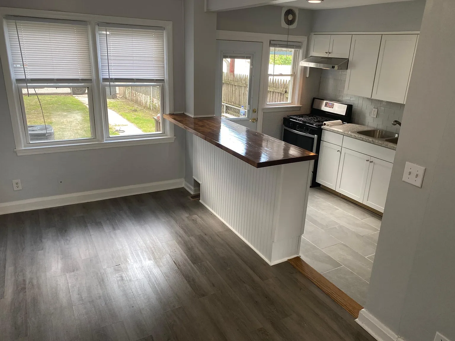 25 S Hawthorne Rd — Photo 4