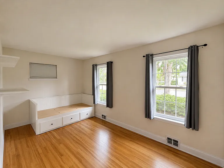 19 Beam Ave — Photo 5