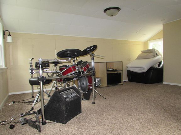 3rd image of 2011 Homeacres Dr