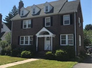 35 Ellsworth Rd, West Hartford, CT 06107