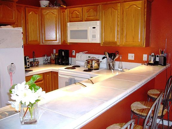 Kitchen w/ red oak