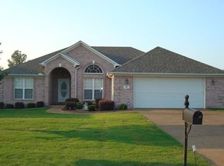 97 Castlegate Dr, Jackson, TN 38305