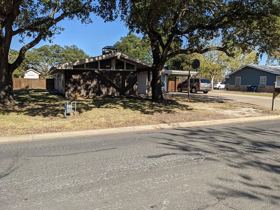 1st image of 1009 S Dexter Dr