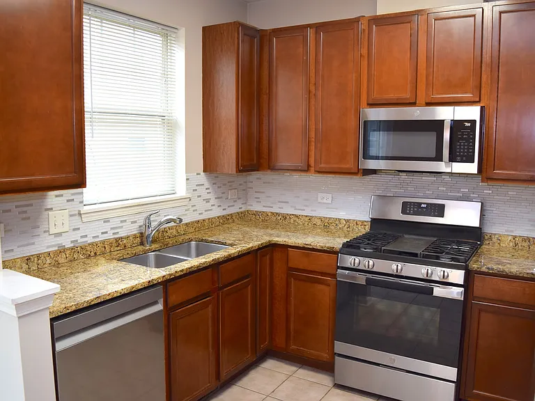 1260 Evergreen Ave — Photo 8