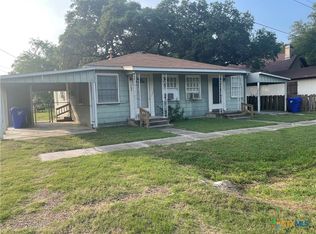 404 Sheehan St, Yoakum, TX 77995