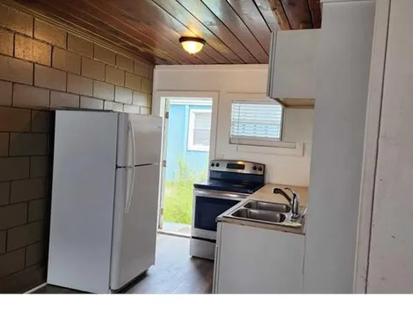 523 N 25th St, Fort Pierce, FL 34947