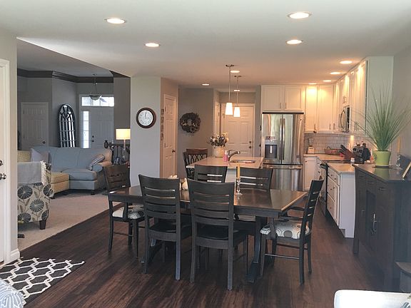 Dining/kitchen 