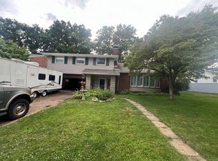 306 Arrowhead Ln, New Kensington, PA 15068