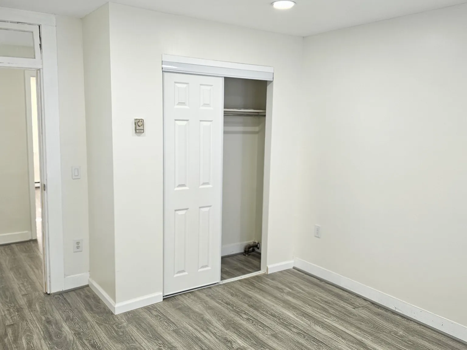 6 bed, 2400 sqft, $2,800 — Photo 4