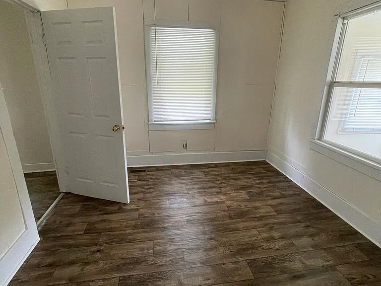 319 Washington St — Photo 4