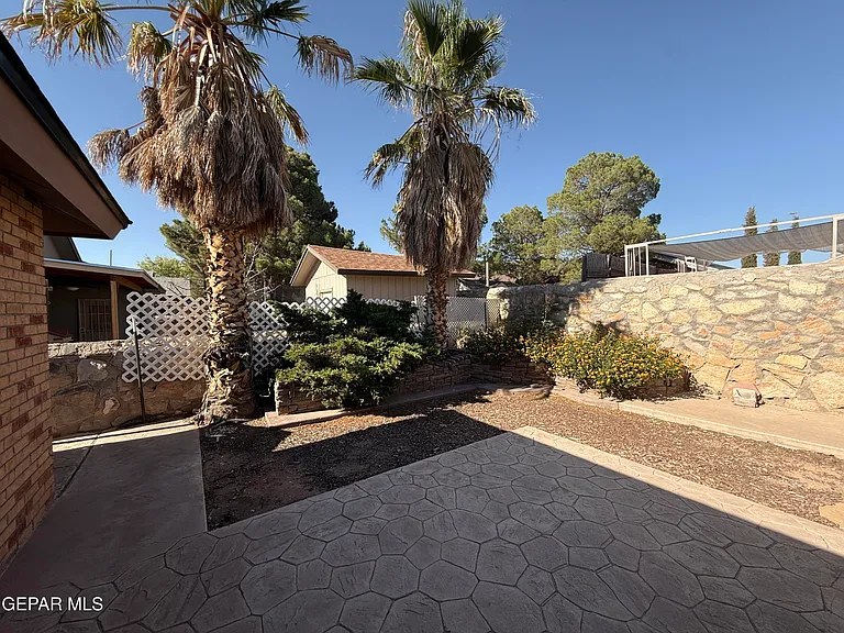 1884 Lyman Dutton Cir — Photo 18