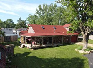 1006 E Benton St, Mount Carroll, IL 61053