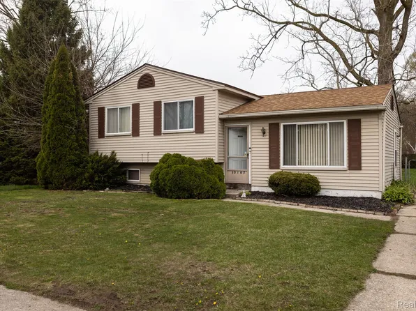 15167 Meadow St, Romulus, MI 48174