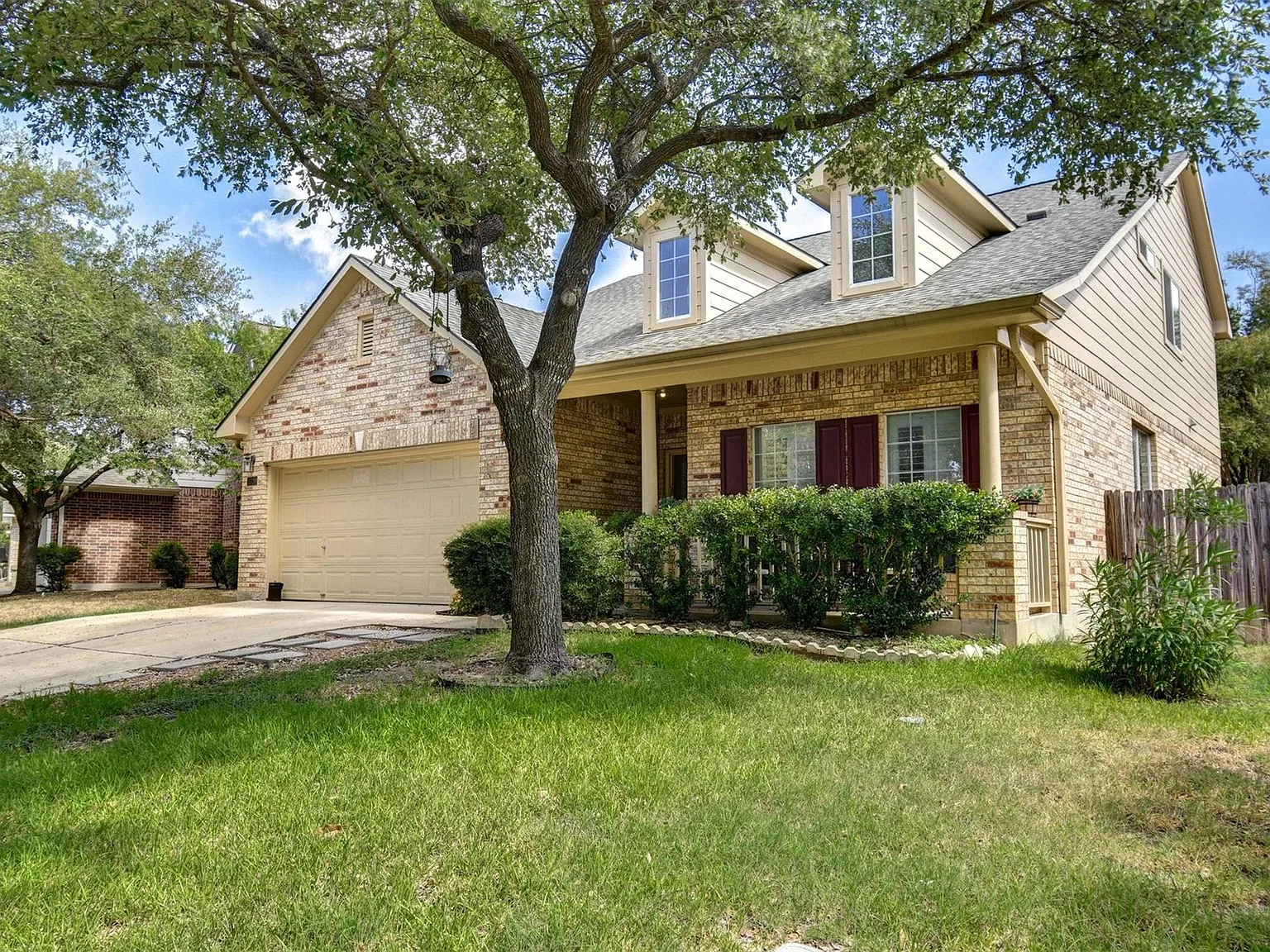 4 bed, 3.0 bath, 2425 sqft, $2,500 — Photo 2