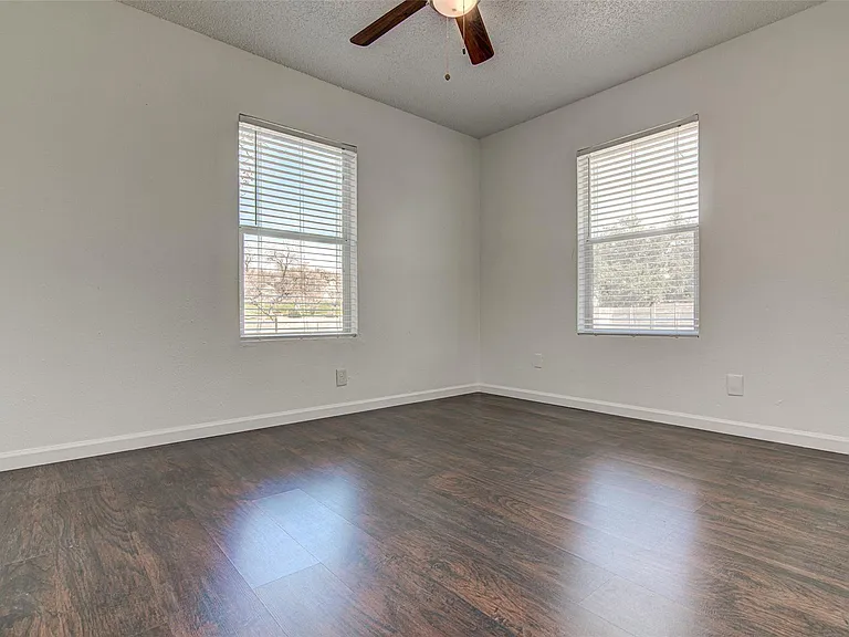 912 Catalpa St — Photo 8
