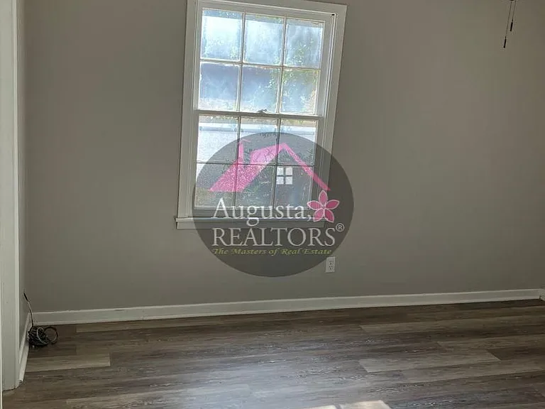 3702 Wilshire Dr — Photo 3