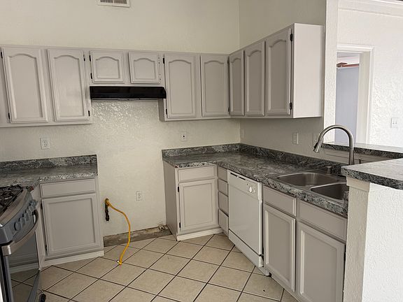 3rd image of 12528 Flora Alba Dr
