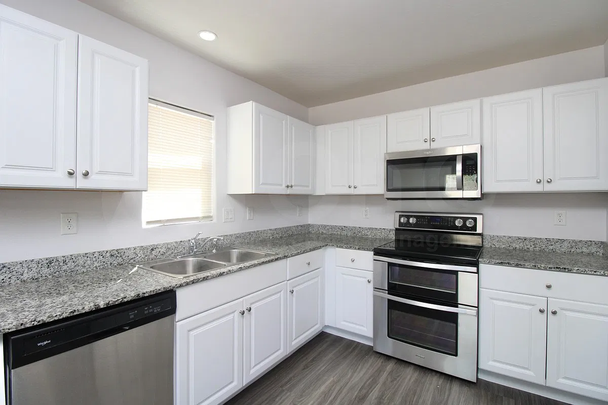 3 bed, 2.0 bath, 1202 sqft, $1,499 — Photo 4