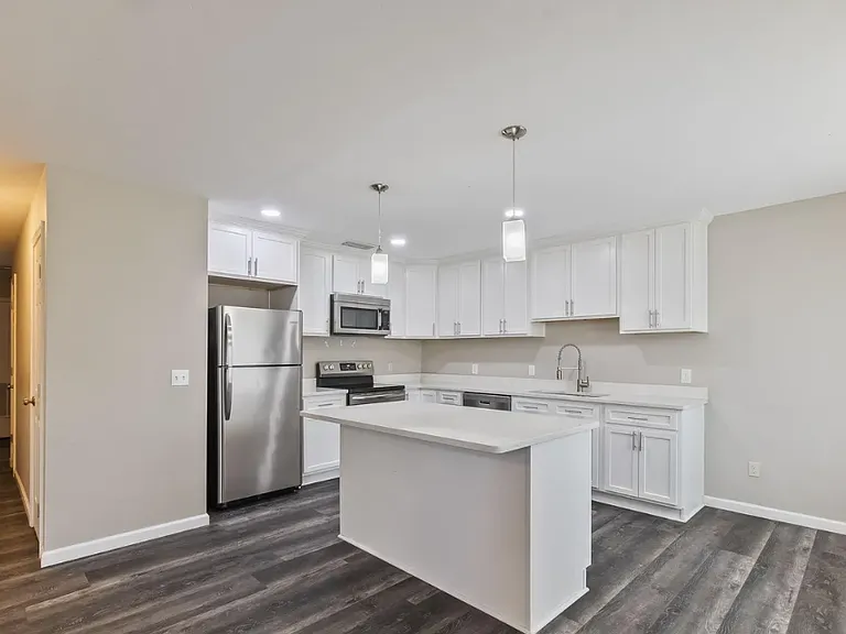 2716 Oak Hammock Dr — Photo 1