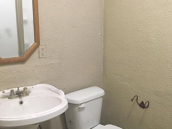 5th image of 71 N Xanthus Ave