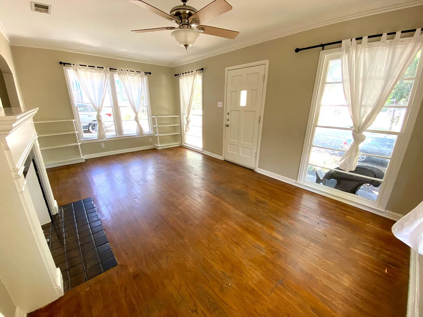 Bishop Arts Single Family Home - .3 Miles from Heart of Bishop — Photo 3